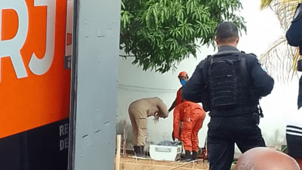 adolescente confessa que matou pais e irmão mais novo