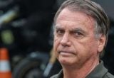 Defesa de Bolsonaro faz novo pedido de prisão domiciliar or questões de saúde.