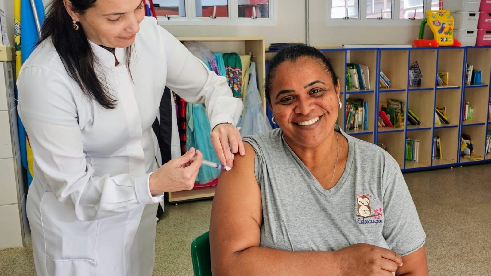Vacinação nas escolas (Foto: Divulgação/SECOM)