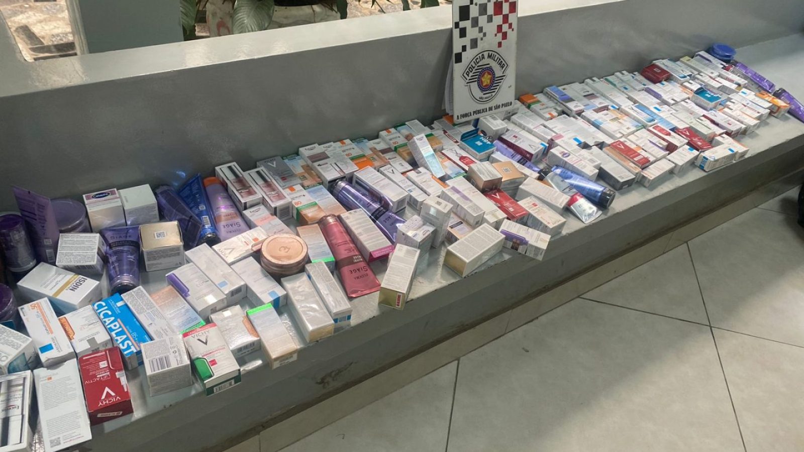 Tentativa de roubo a farmácia acaba em prisão em Amparo (Foto: Divulgação / PM)
