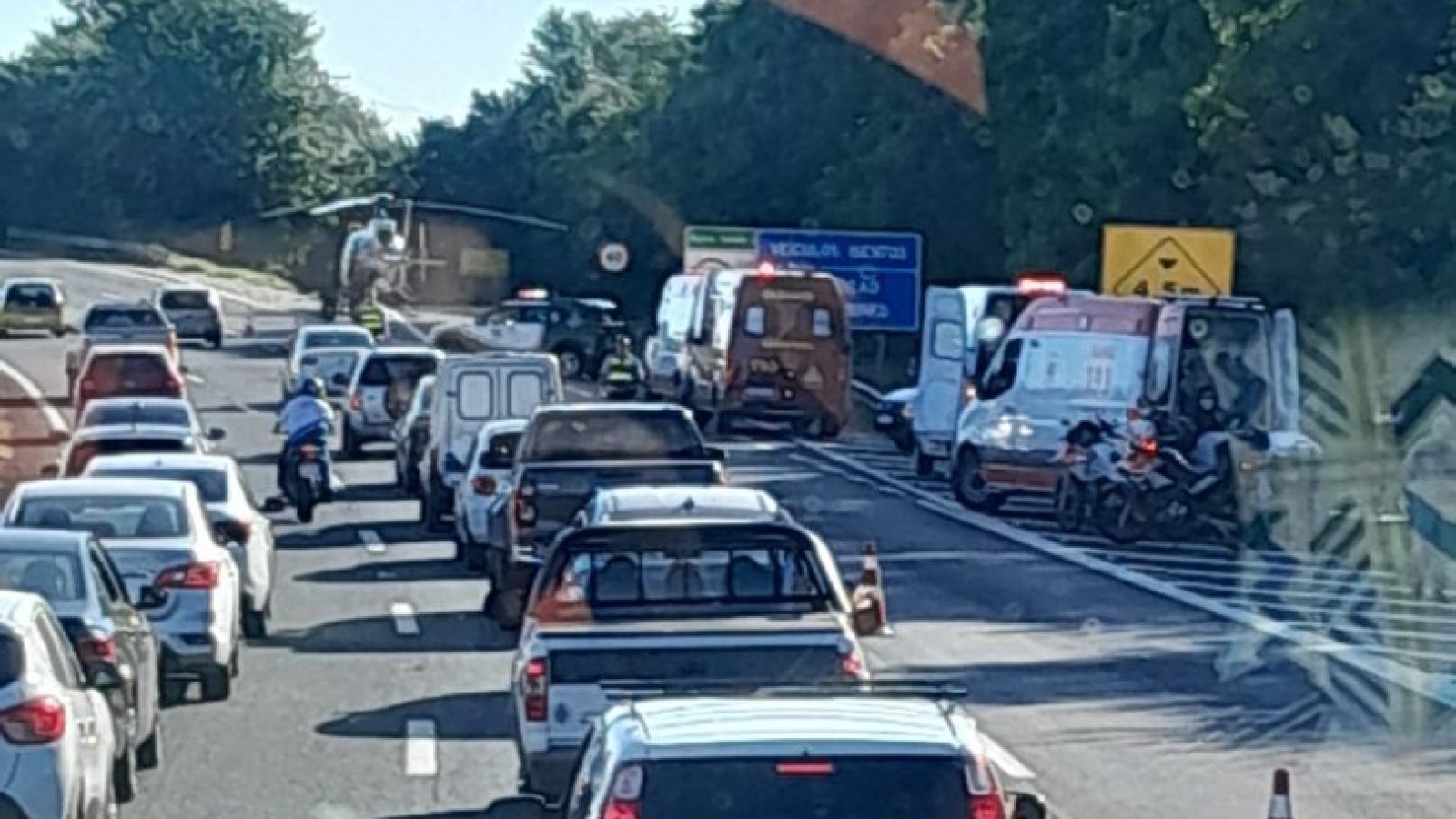 acidente entre carro e ciclistas