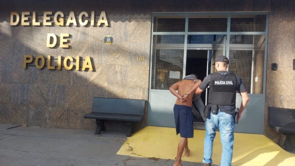 Mulher foi presa em Bom Jesus dos Perdões (Foto: Reprodução / Polícia Civil e PM)