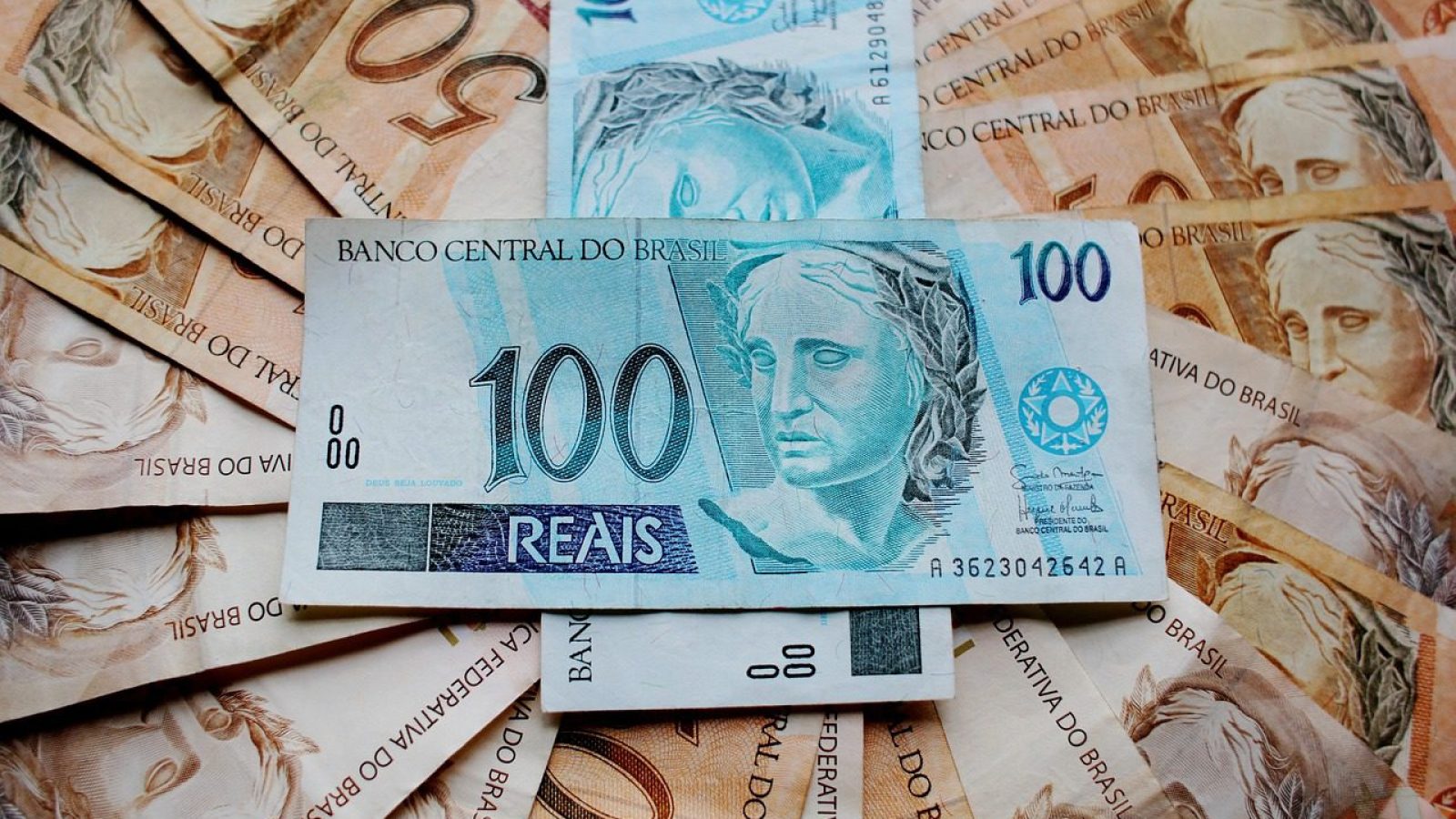 homem é baleado após pedir aumento