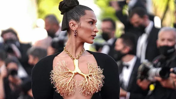 bella haddid 2021 em cannes