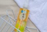Seleção de cosméticos asiáticos japoneses e coreanos premium para rotina de skincare e cuidados faciais.