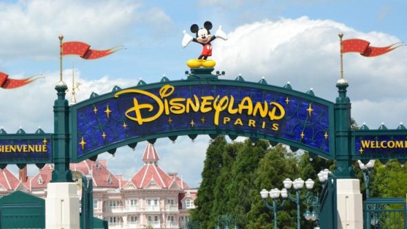 homem tenta se casar com criança de 9 anos na Disney