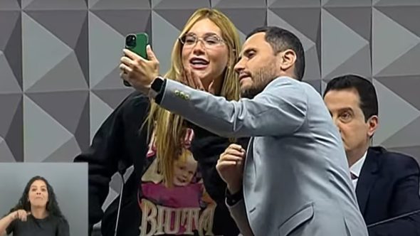 Senador pede vídeo para Virgínia Fonseca (Foto: TV Senado)