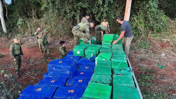 Polícia Federal e BPFRON apreenderem mais de 8 toneladas de maconha (Foto: Reprodução / PF)