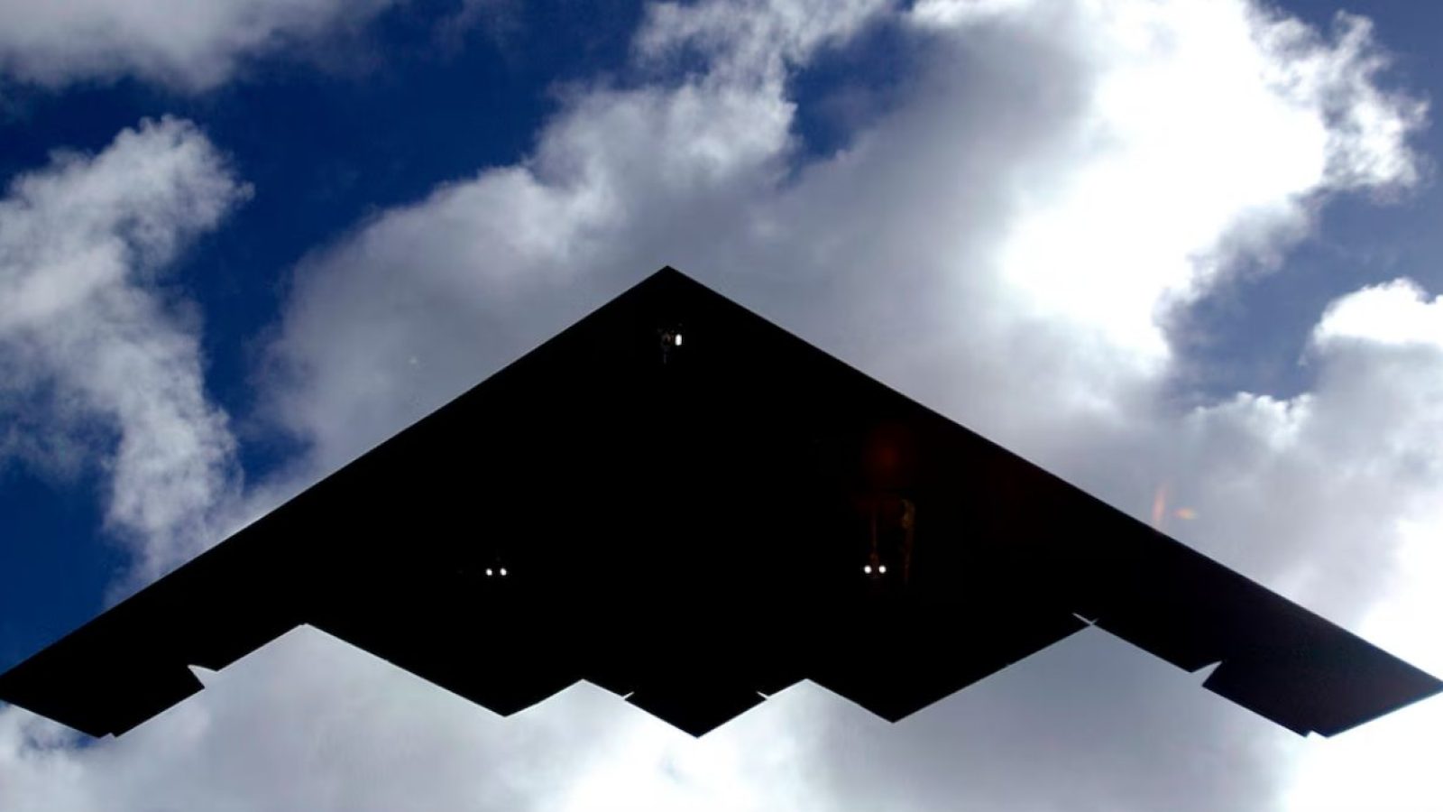 EUA realiza ataque ao Irã (U.S. Air Force photo/Airman 1st Class Michael S. Dorus)