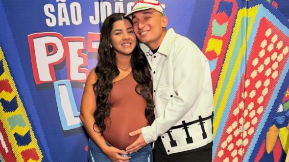 João Gomes e Ary Mirelle durante gravidez de Joaquim