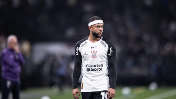 memphis_concentrado_na_cobranca_de_falta_contra_pdmo