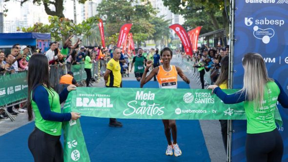 Corredores na Meia de Santos da VTV focados em desempenho e nutrição esportiva para os 21km.