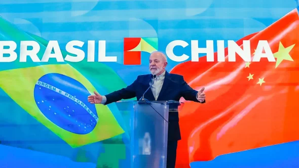 Lula e Janja durante reunião oficial com Xi Jinping, o TikTok em pauta