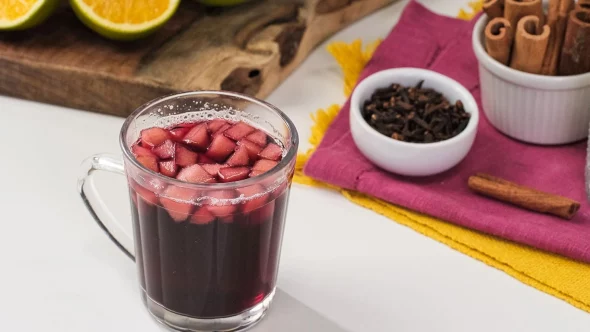 Vinho quente ou quentão na festa junina