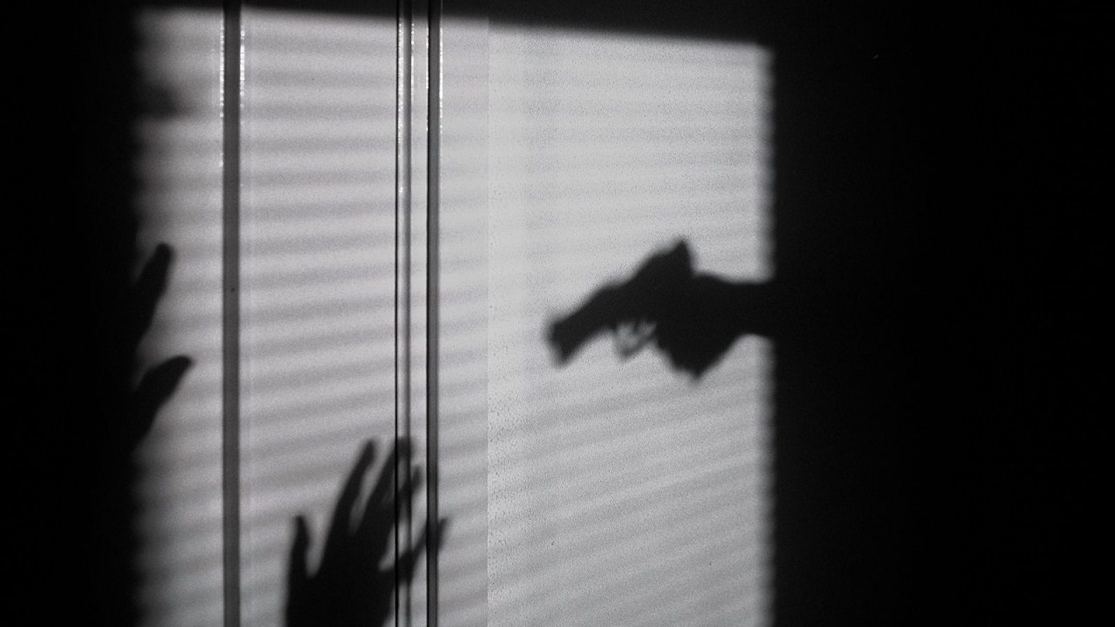 Arma Armas Arma de fogo violência Maxim Hopman Unsplash